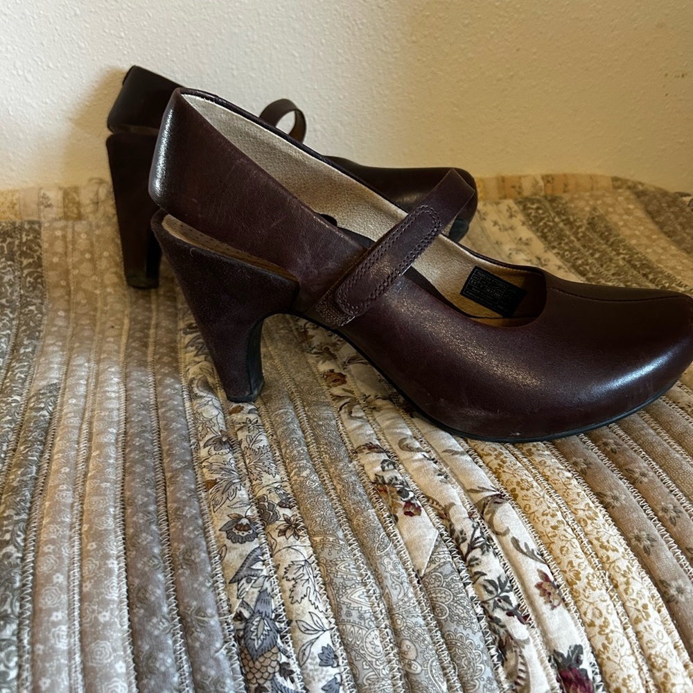 Tsubo maroon Women's Heels